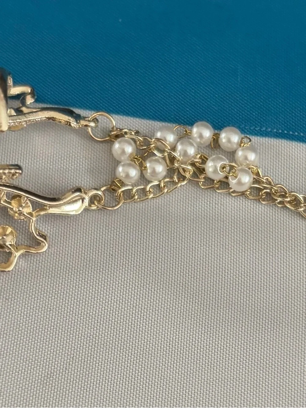 Silver tone hair claw clip- Elegant Women’s Jewelry